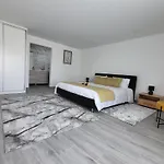 Bed & Breakfast Portela Alr