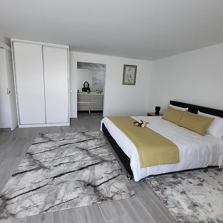 Portela Alr Bed & Breakfast *