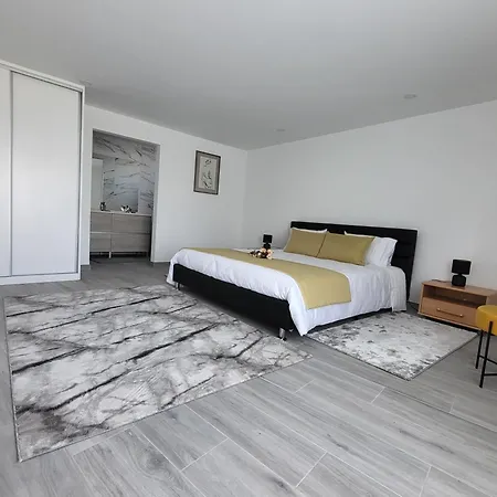 Bed & Breakfast Portela Alr