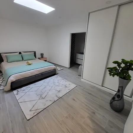 Portela Alr Bed & Breakfast *